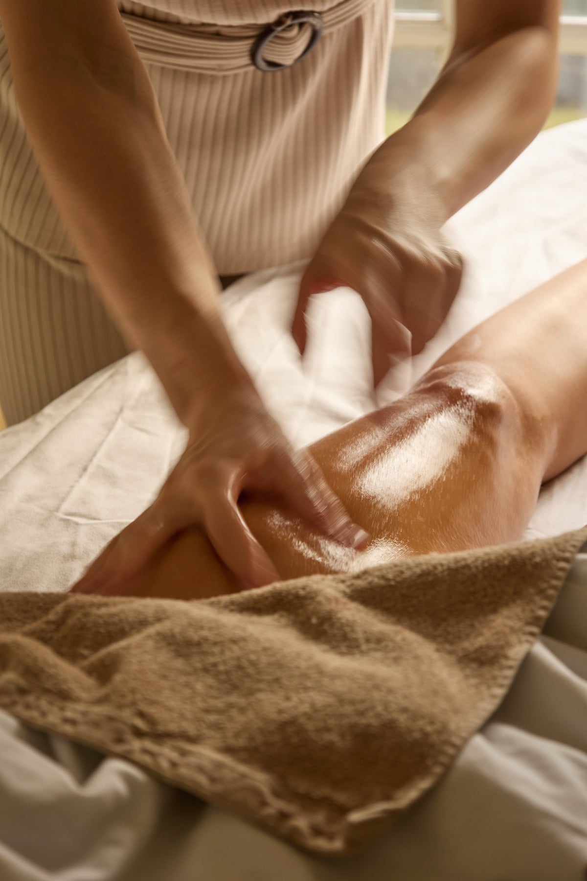 Prenatal Lymphatic Drainage: How It Eases Pregnancy Swelling (and Why Weekly Sessions Help)